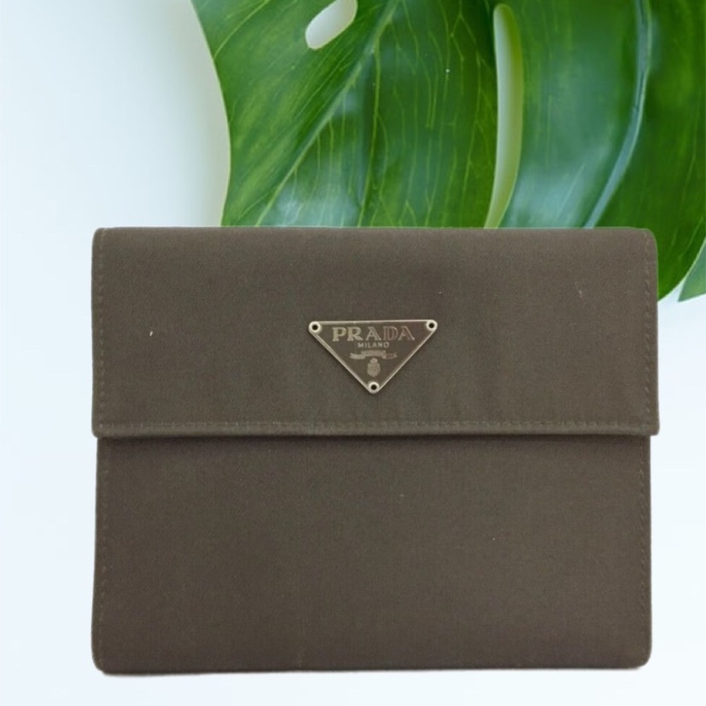 🌟Prada Wallet Logo Plate Nylon Triold